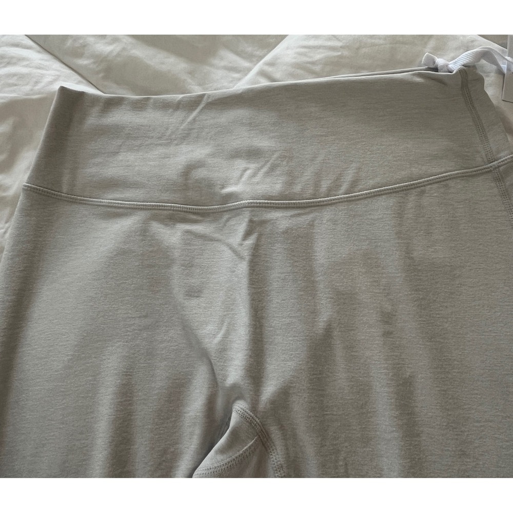Fabletics Luxe360 Ivory Heather Shirt Leggings Size L Bixer Short Size Medium‎ - Picture 10 of 16